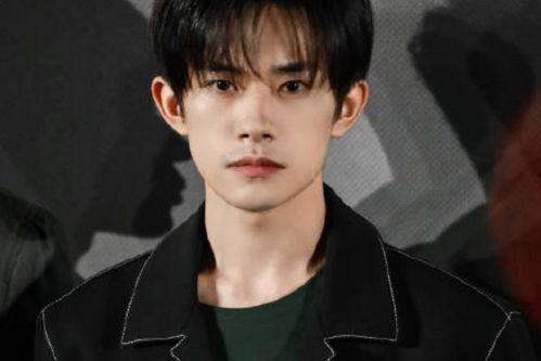 易烊千玺个人资料,多才多艺的青春偶像，成长之路与辉煌成就